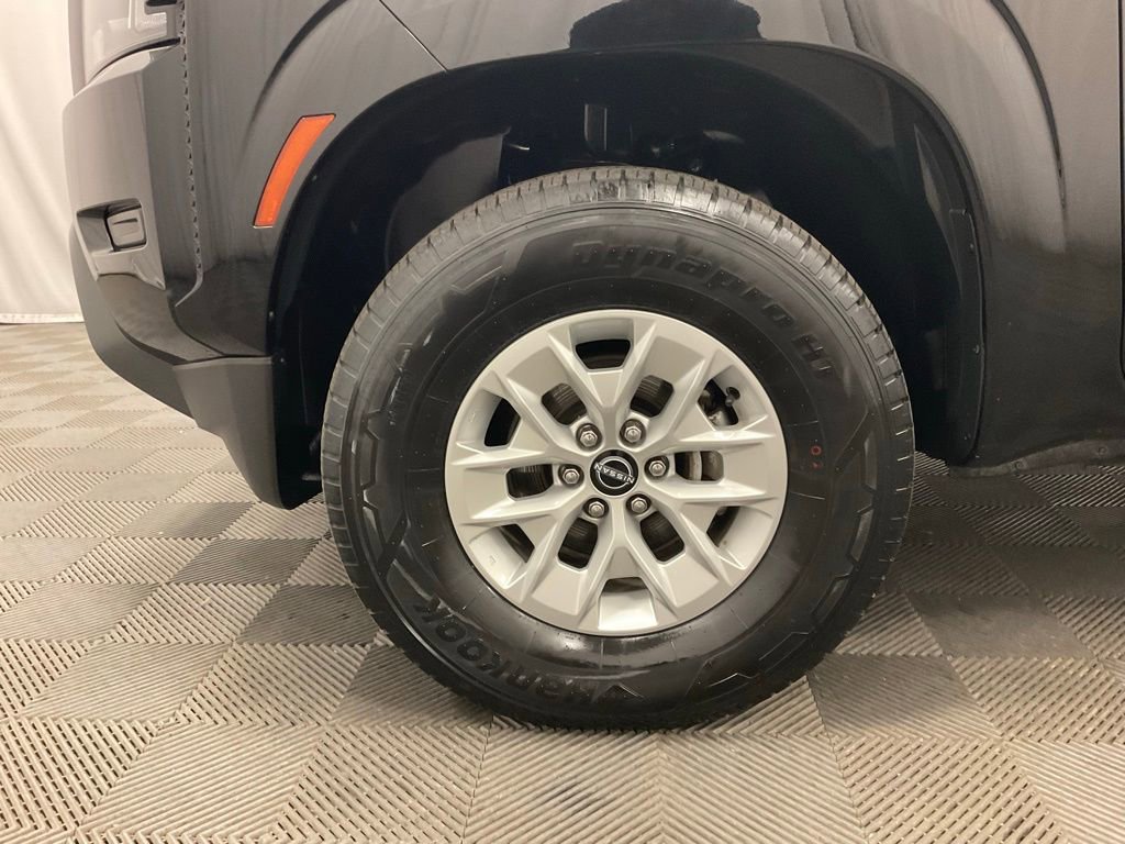 Used 2024 Nissan Frontier SV image 8
