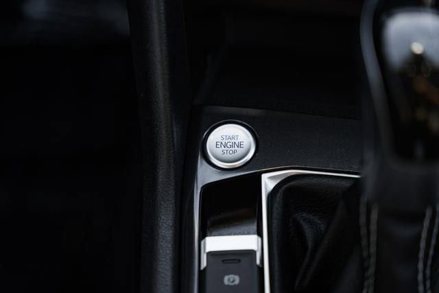 Used 2022 Volkswagen Tiguan SE w/ Panoramic Sunroof Package image 24