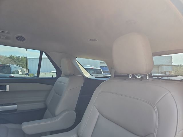 Used 2022 Ford Explorer XLT w/ Equipment Group 202A image 16