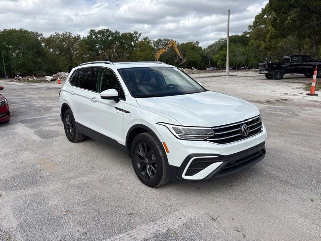 Used 2024 Volkswagen Tiguan SE image 1
