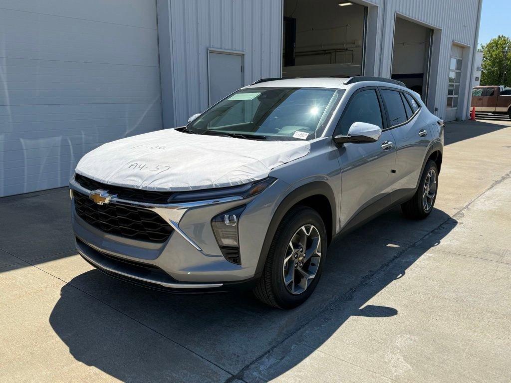 New 2026 Chevrolet Trax LT w/ Driver Confidence Package FWD image 4