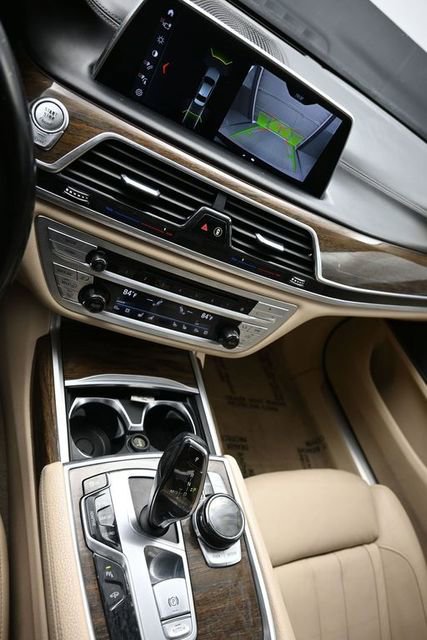 Used 2018 BMW 740i w/ Executive Package RWD image 28