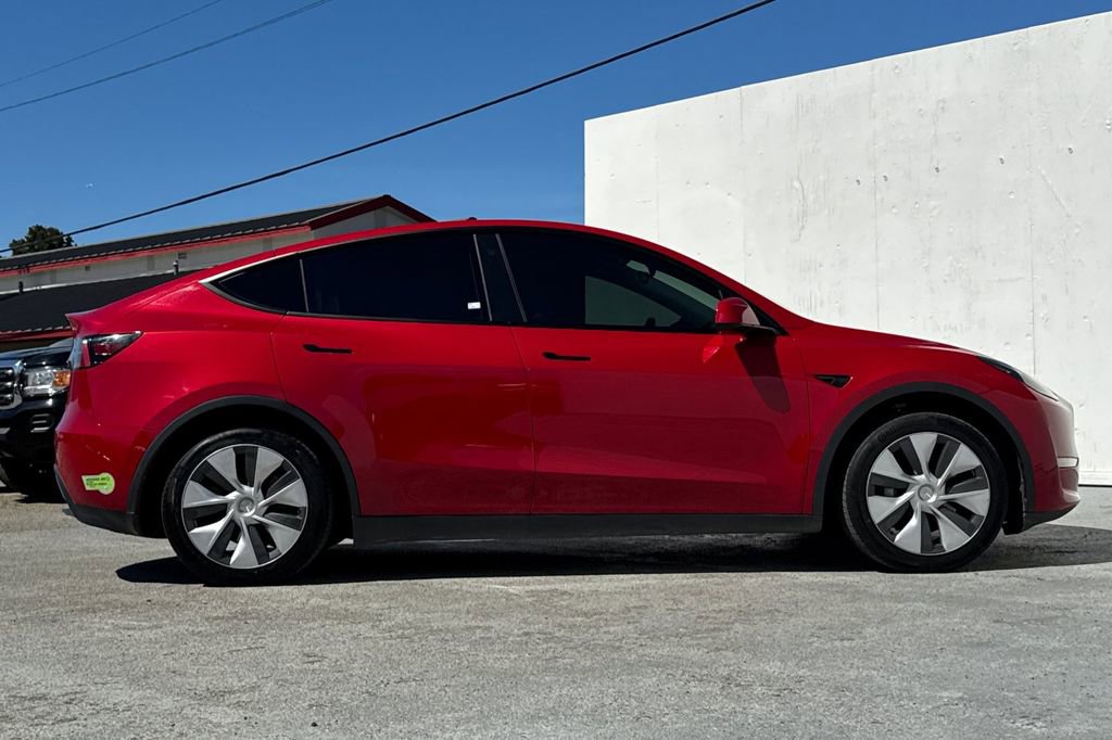 Used 2023 Tesla Model Y Long Range image 2