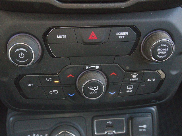 Used 2019 Jeep Renegade Trailhawk w/ Cold Weather Group II AWD/4WD image 23