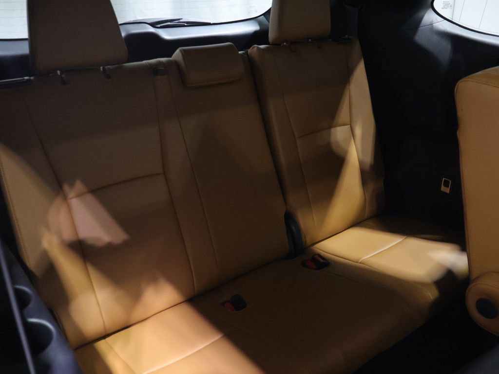 Used 2025 Toyota Highlander Platinum image 23