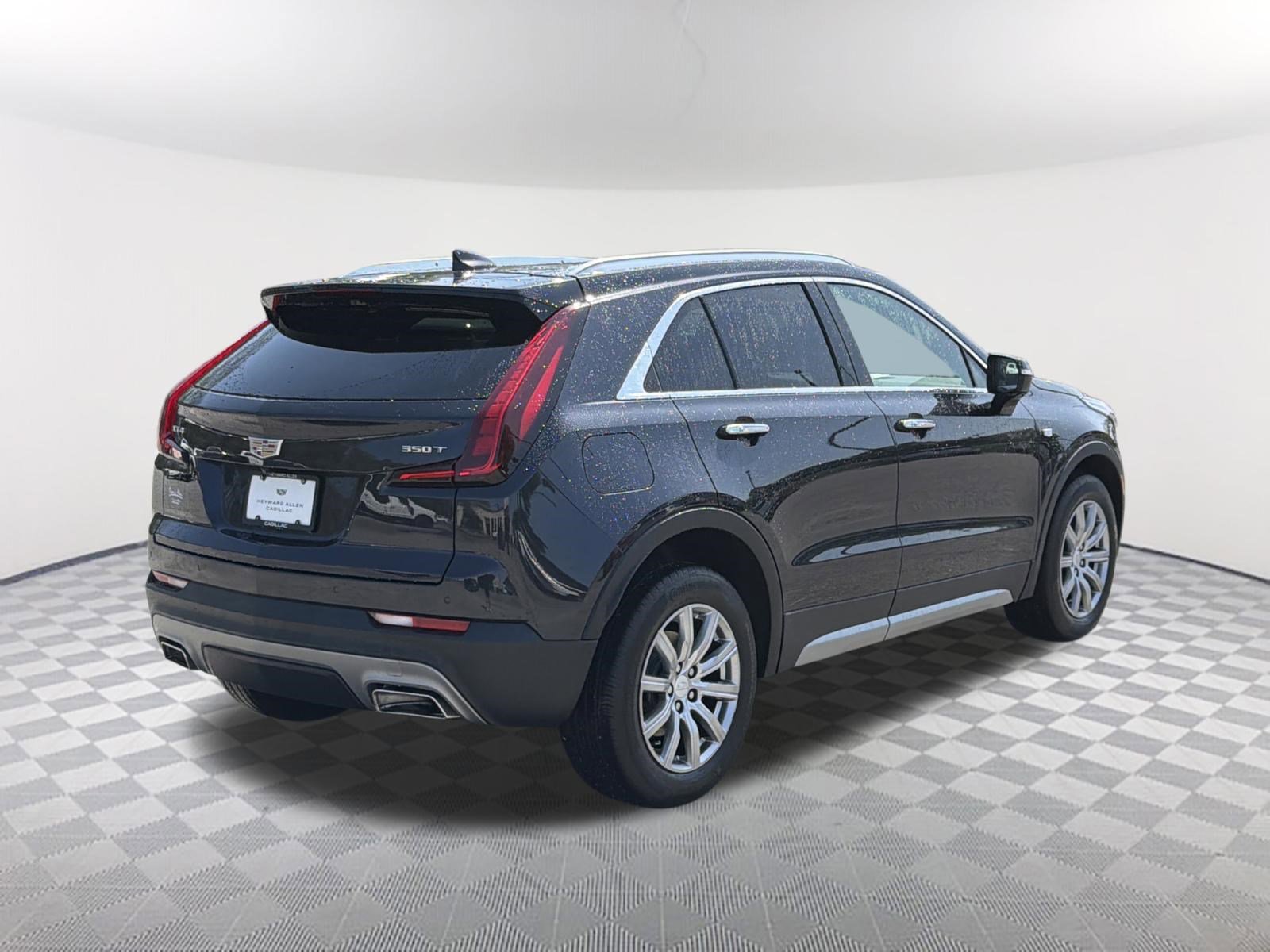 Used 2023 Cadillac XT4 Premium Luxury w/ Enhanced Visibility Package image 6