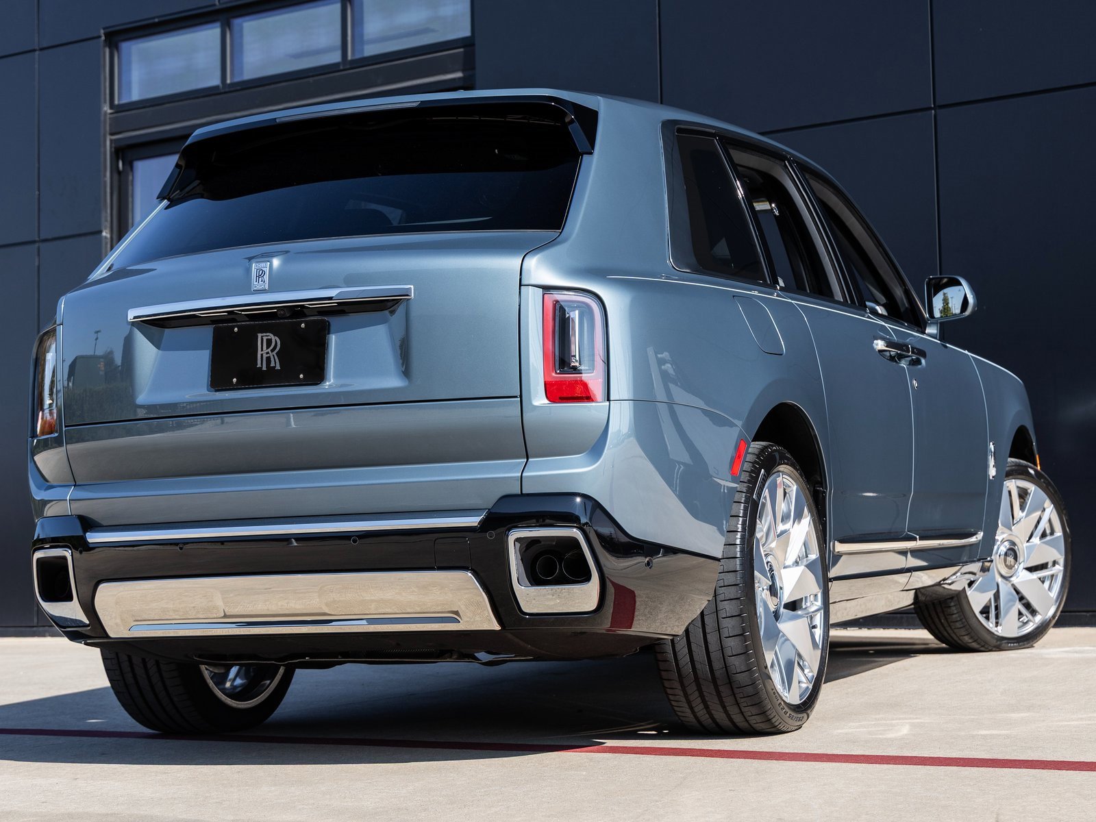 New 2026 Rolls-Royce Cullinan image 2