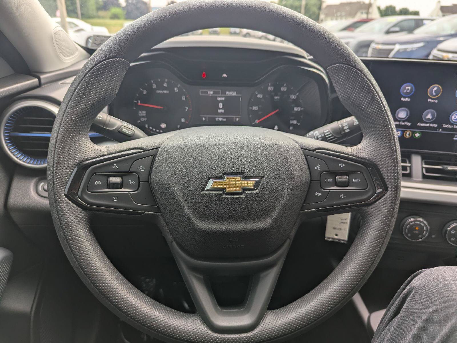Used 2025 Chevrolet Trax LS w/ LS Convenience Package FWD image 18