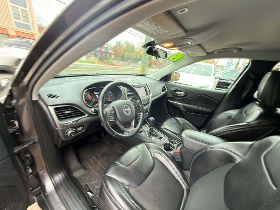 Used 2019 Jeep Cherokee Latitude Plus image 10