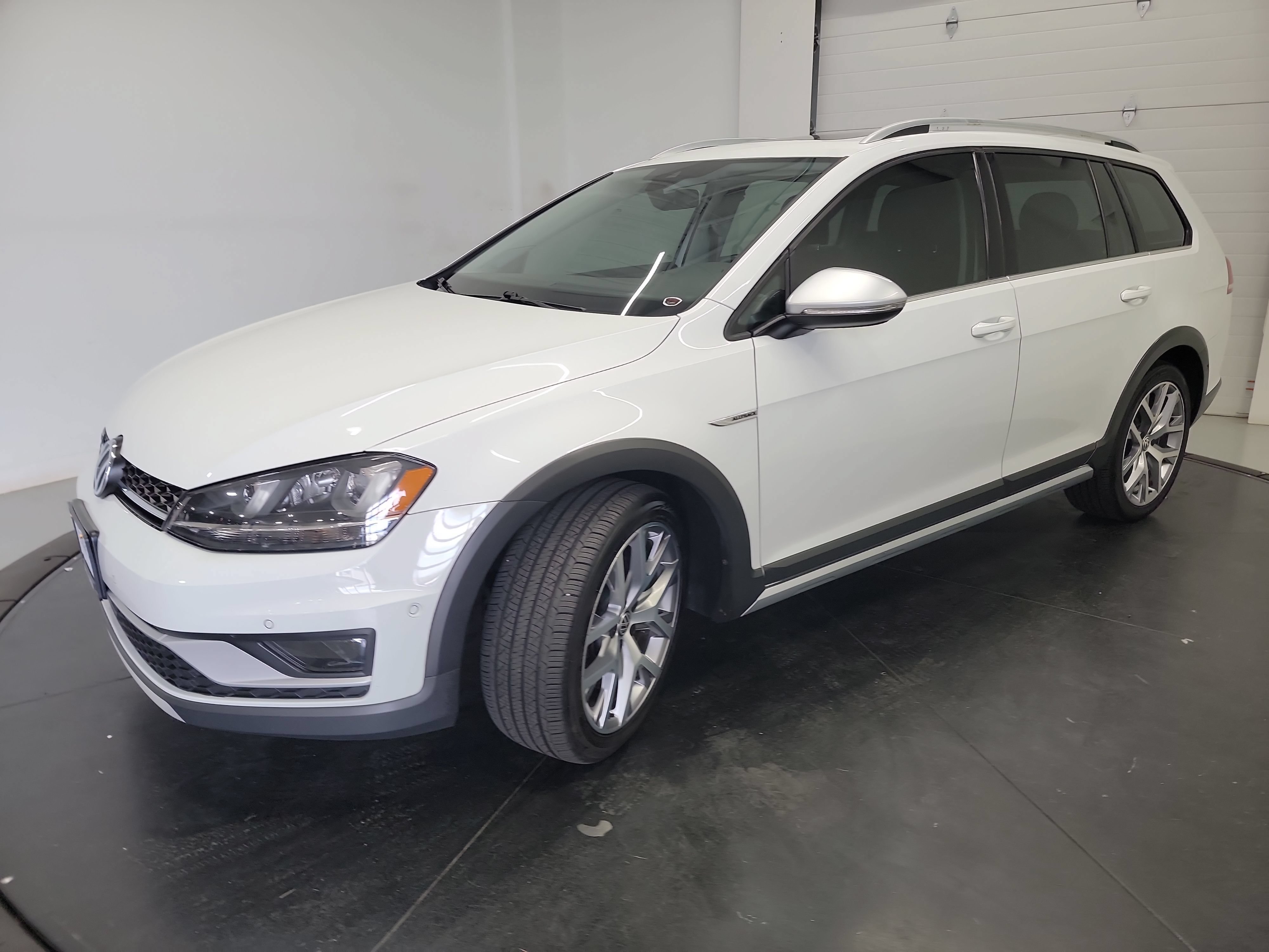 Used 2017 Volkswagen Golf Alltrack SEL AWD/4WD image 3