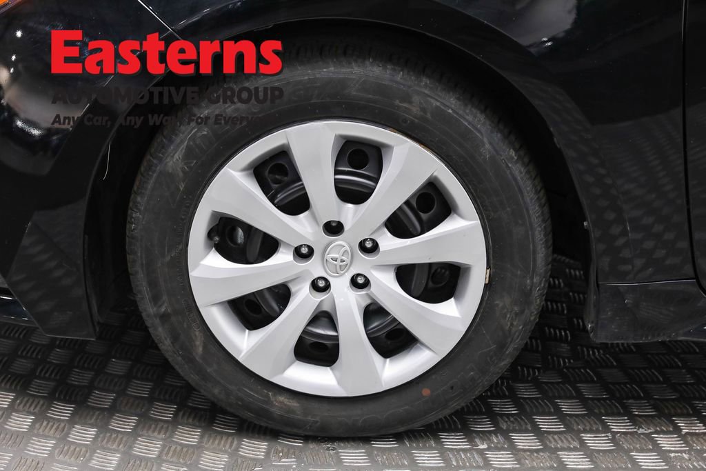 Used 2025 Toyota Corolla LE image 28