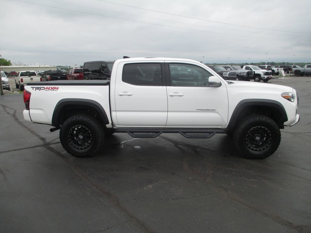 Used 2019 Toyota Tacoma TRD Off-Road AWD/4WD image 4
