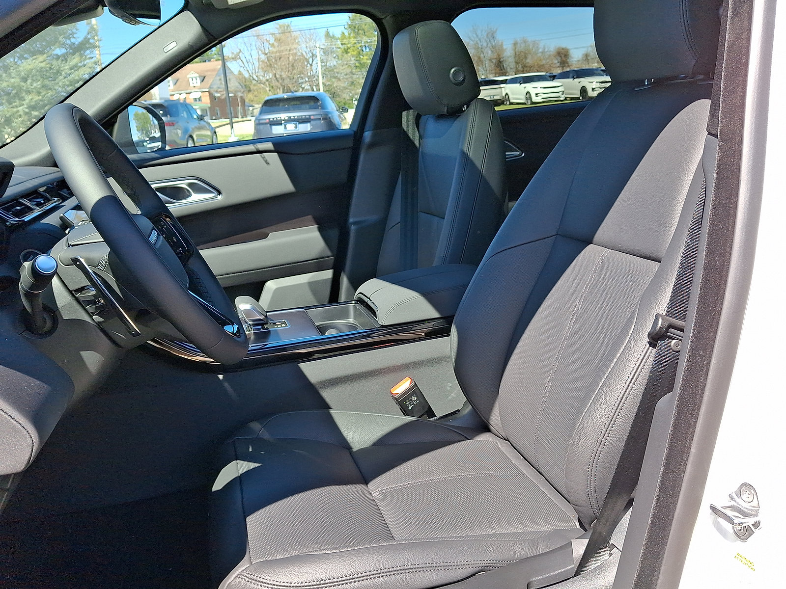 Certified 2026 Land Rover Range Rover Velar Dynamic SE image 3