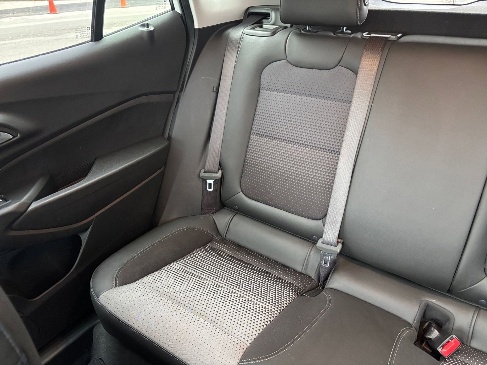 Used 2025 Chevrolet Trax LT image 35