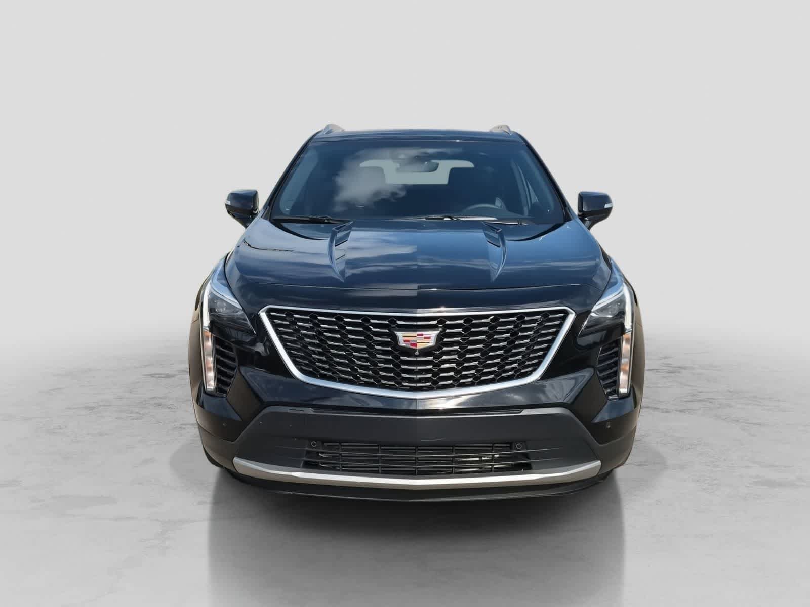 Used 2022 Cadillac XT4 Premium Luxury w/ Enhanced Visibility Package FWD image 3