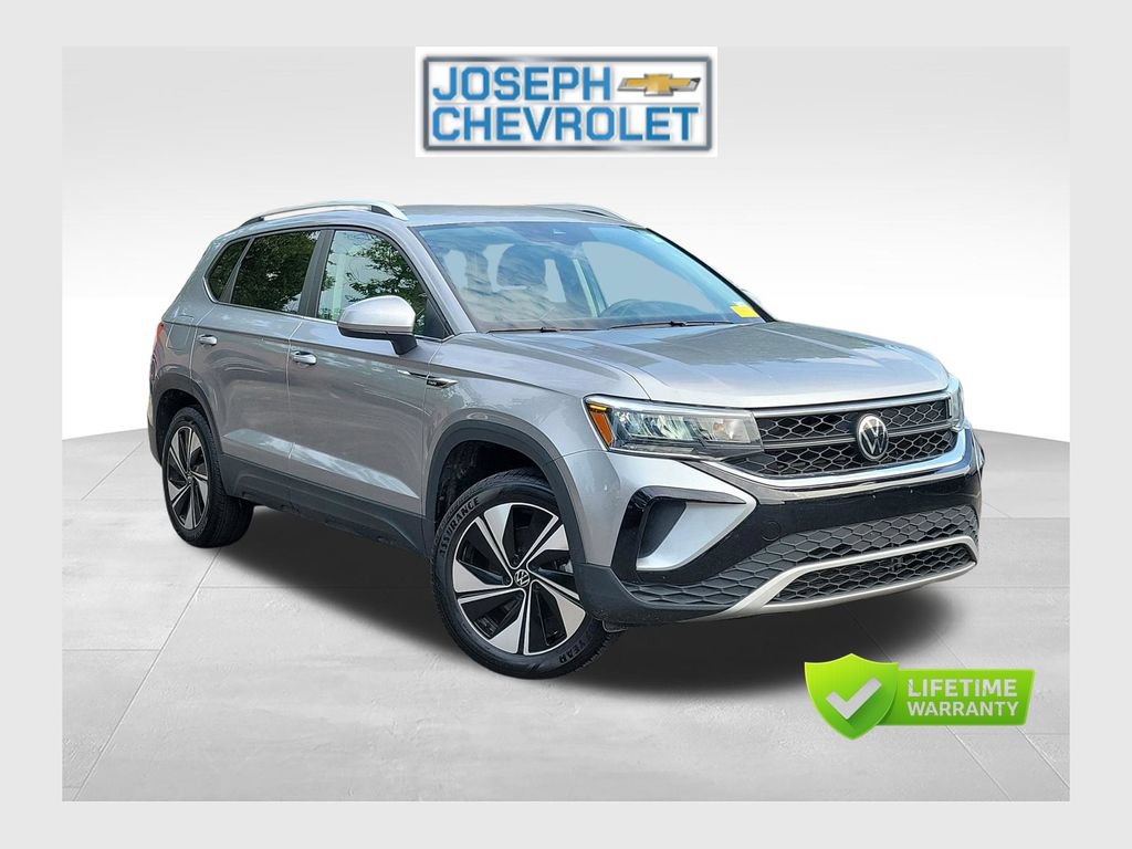 Used 2024 Volkswagen Taos SE AWD/4WD image 1