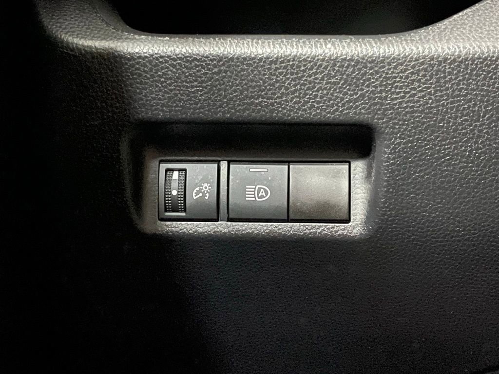 Used 2021 Toyota RAV4 LE image 13