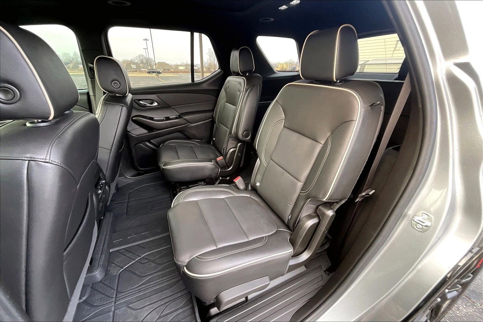 Used 2024 Chevrolet Traverse Premier w/ Redline Edition image 18