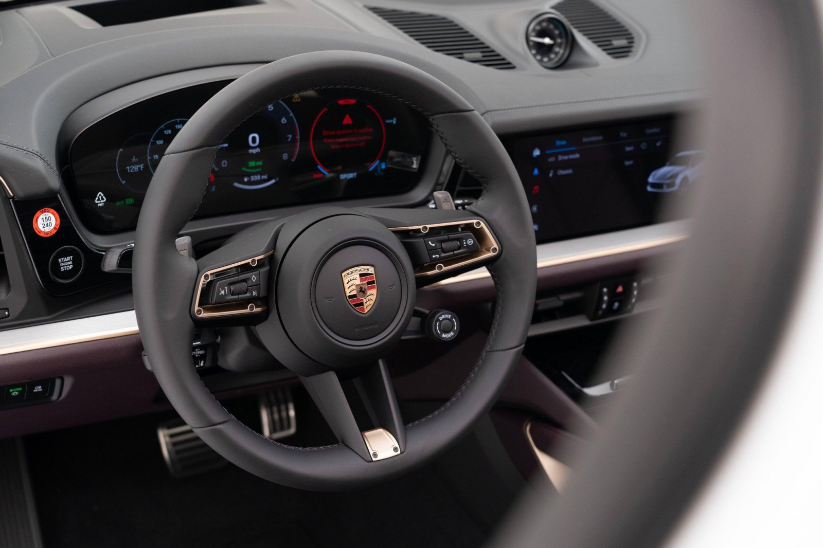 Certified 2025 Porsche Cayenne E-Hybrid image 21