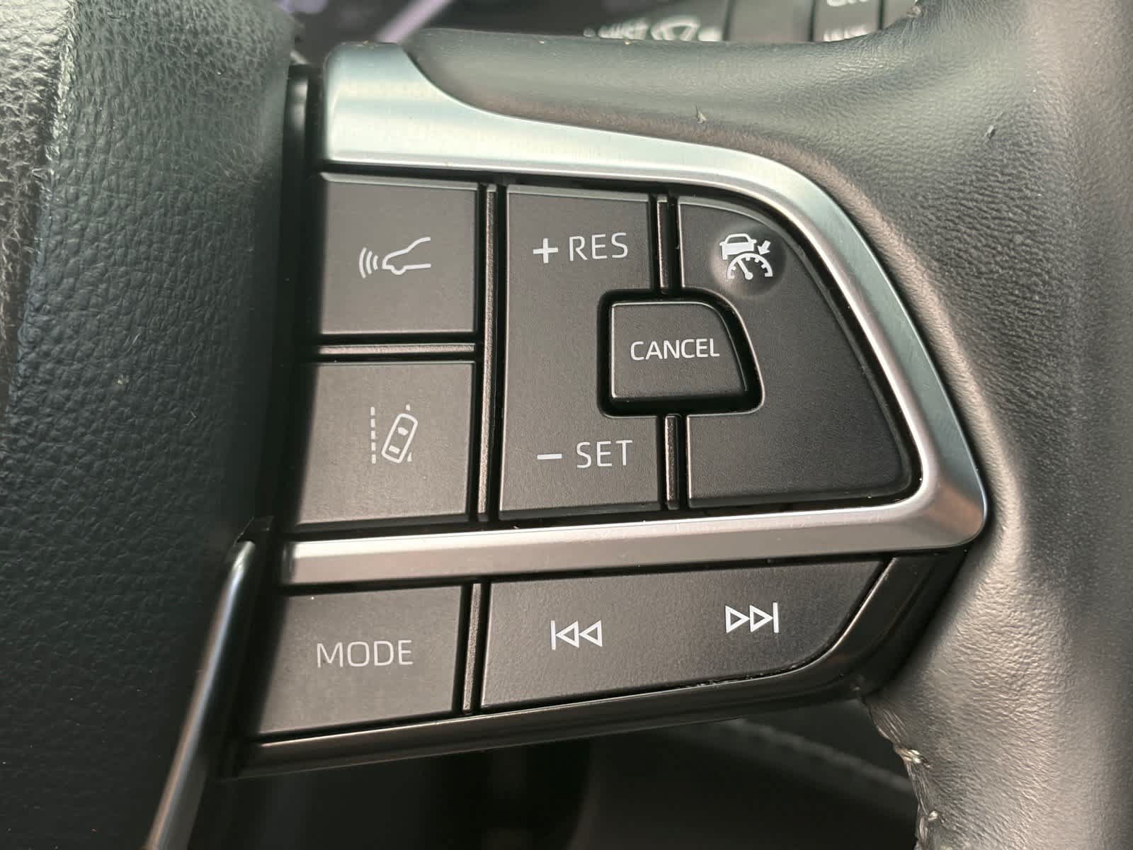 Used 2021 Toyota Highlander XLE FWD image 23
