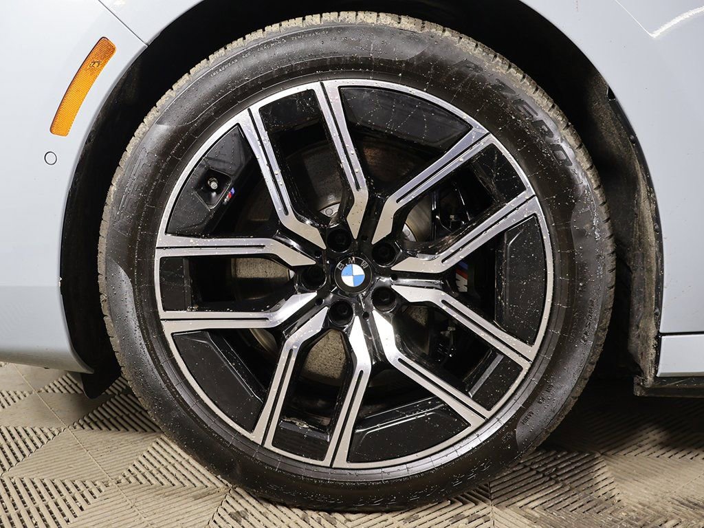 Used 2025 BMW i7 xDrive60 w/ Premium Package AWD/4WD image 23