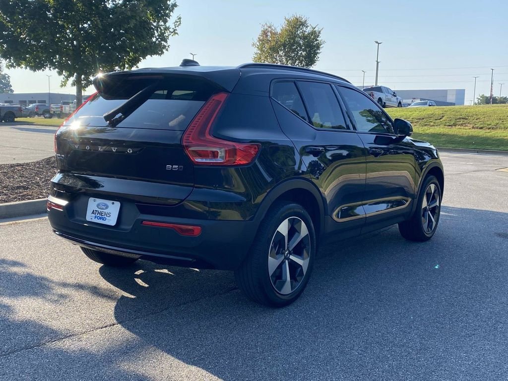 Used 2024 Volvo XC40 B5 Plus AWD/4WD image 3
