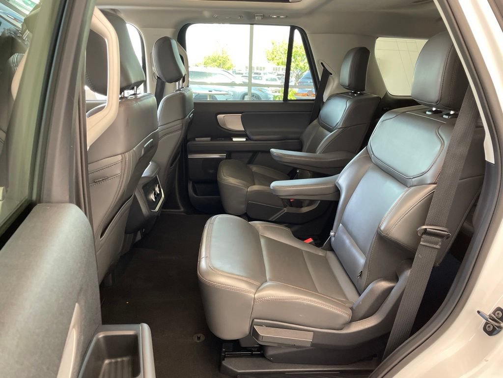Used 2025 Ford Expedition Active AWD/4WD image 12