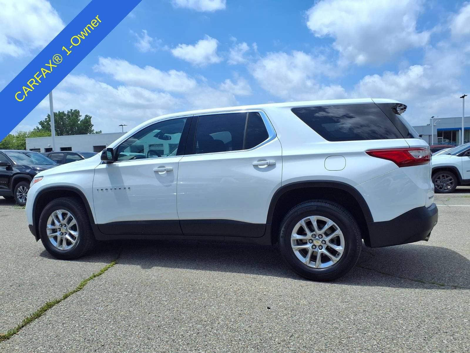 Used 2021 Chevrolet Traverse LS FWD image 9