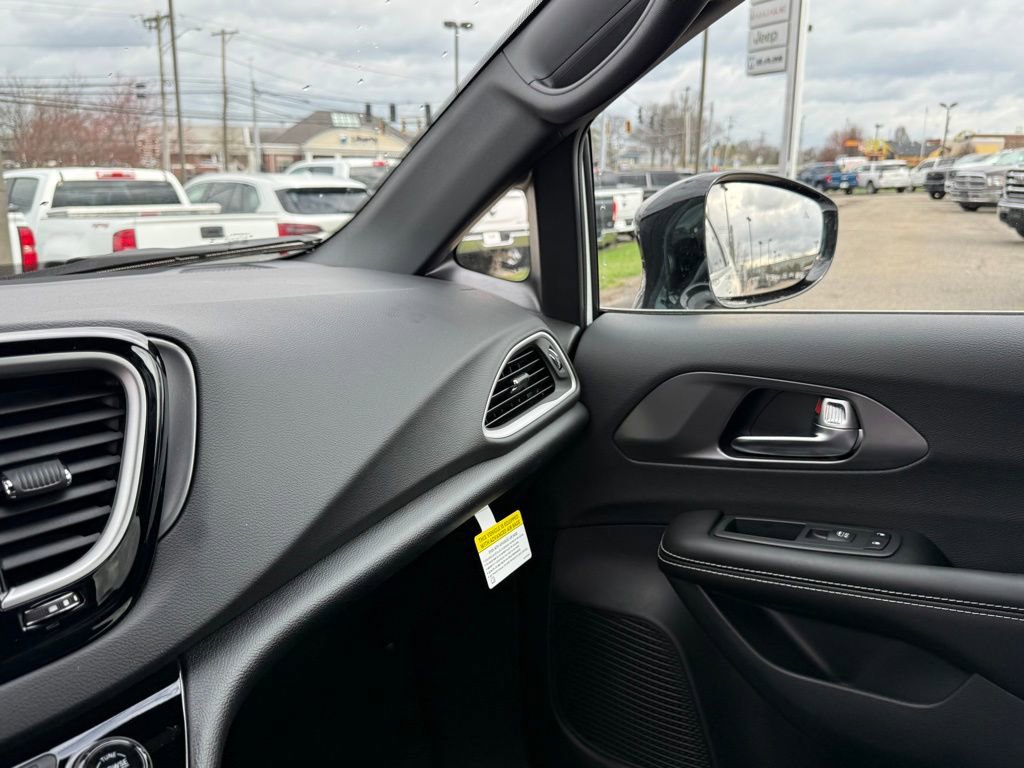 New 2026 Chrysler Voyager LX FWD image 22