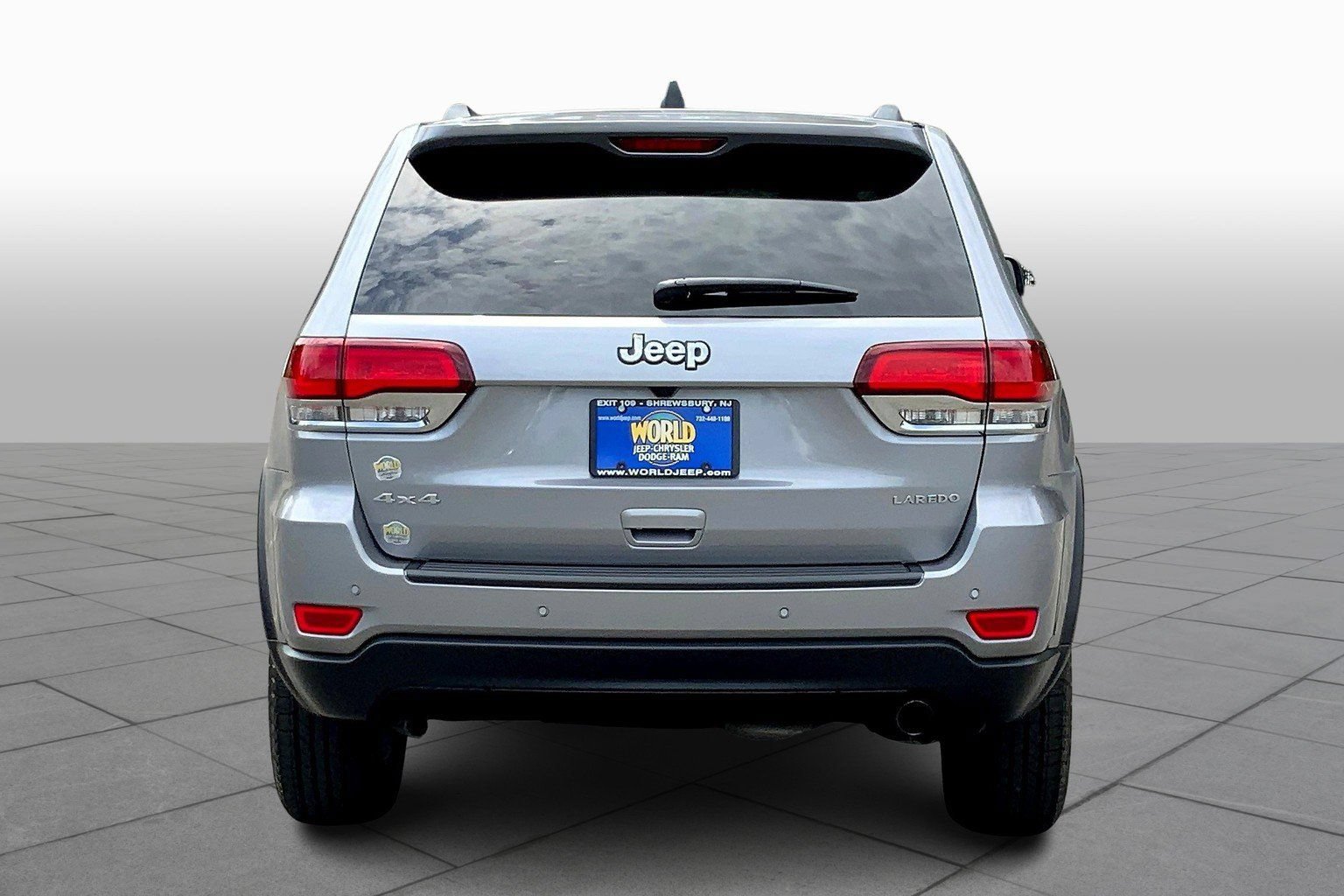 Used 2020 Jeep Grand Cherokee Laredo AWD/4WD image 4