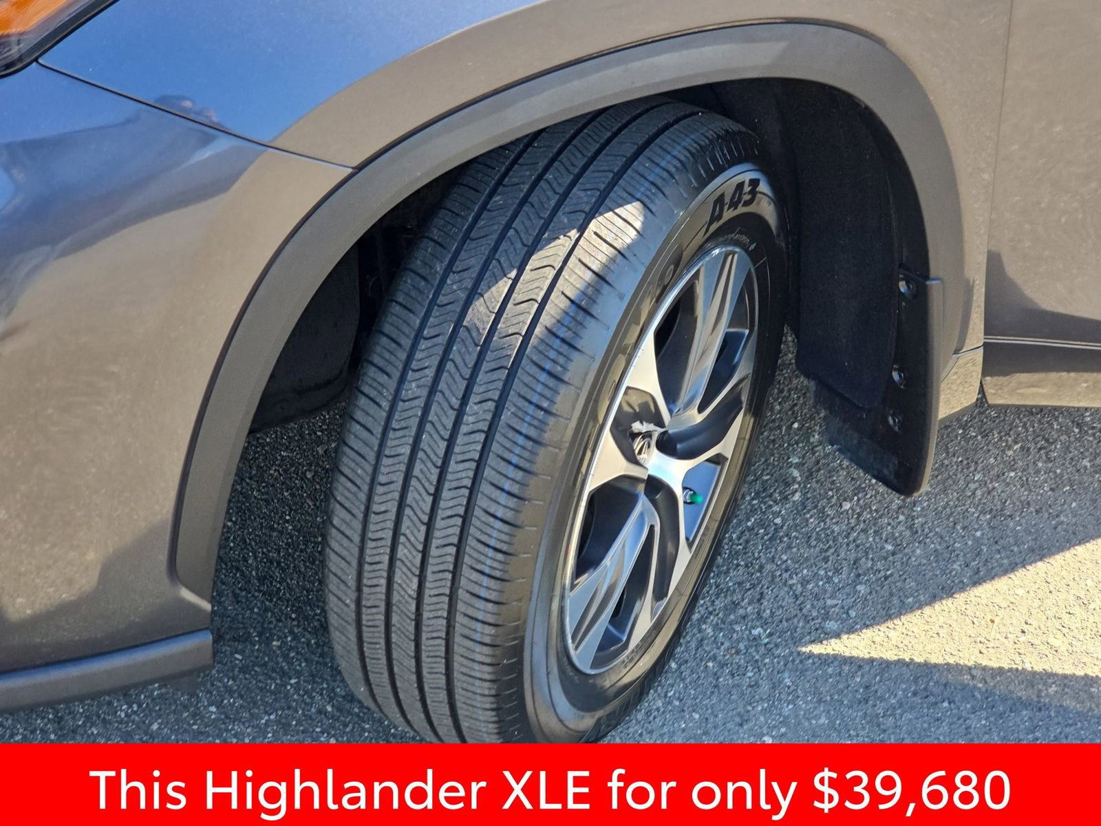 Used 2024 Toyota Highlander XLE image 41