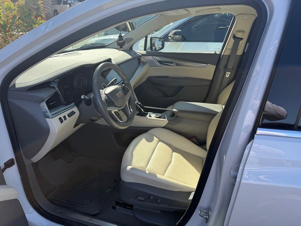 Used 2024 Cadillac XT5 Premium Luxury w/ Technology Package FWD image 6