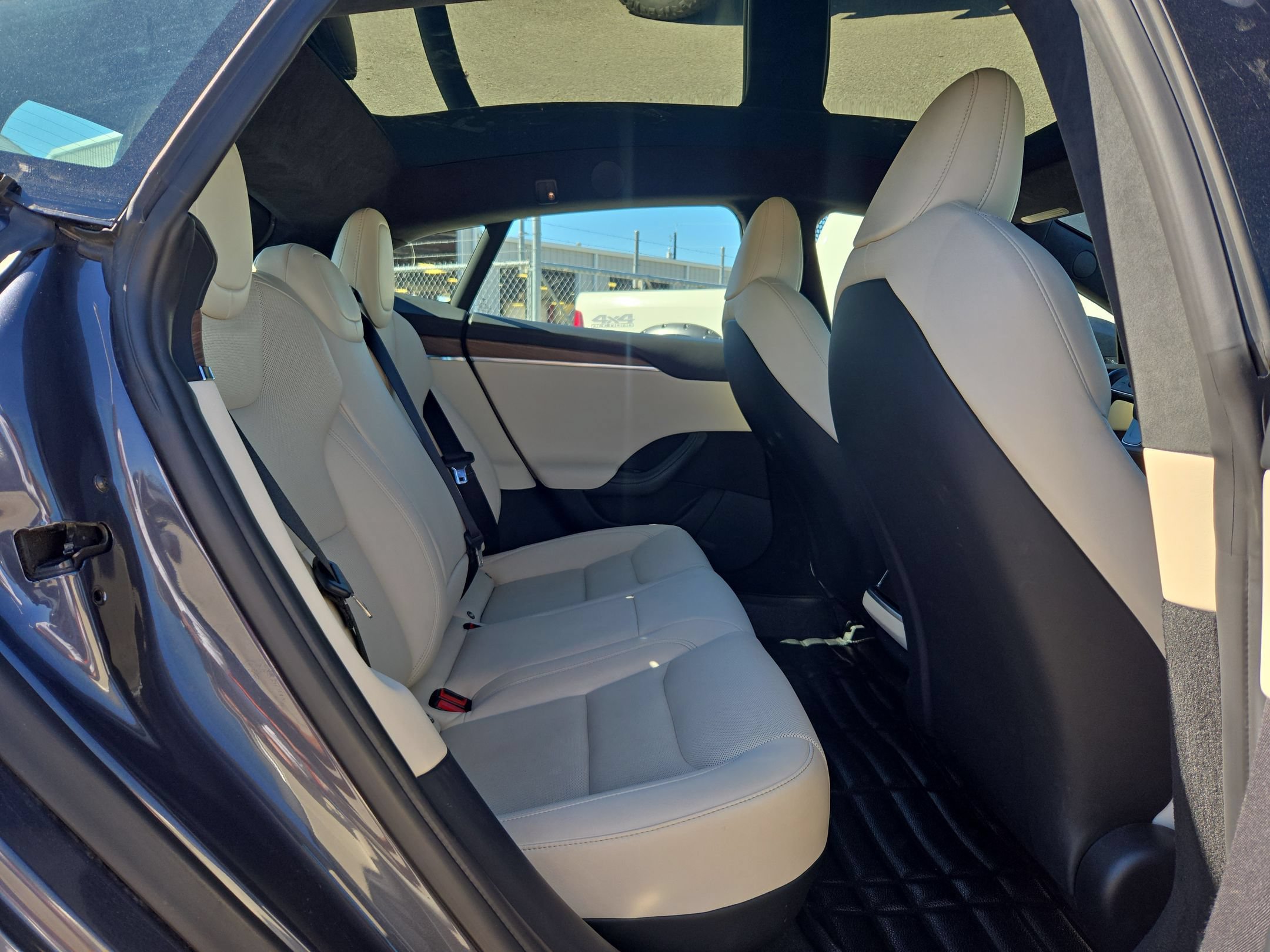 Used 2022 Tesla Model S AWD/4WD image 25