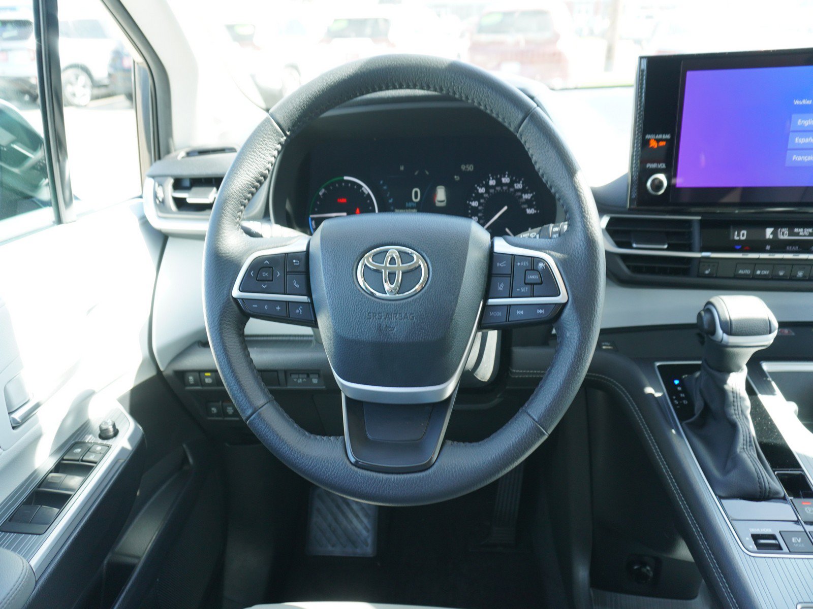 Used 2025 Toyota Sienna XLE w/ XLE Plus Package FWD image 19