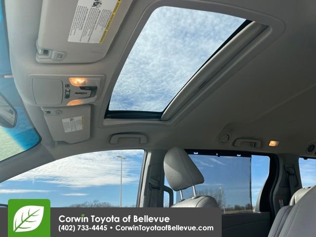 Used 2015 Toyota Sienna XLE w/ XLE Navigation Package image 21