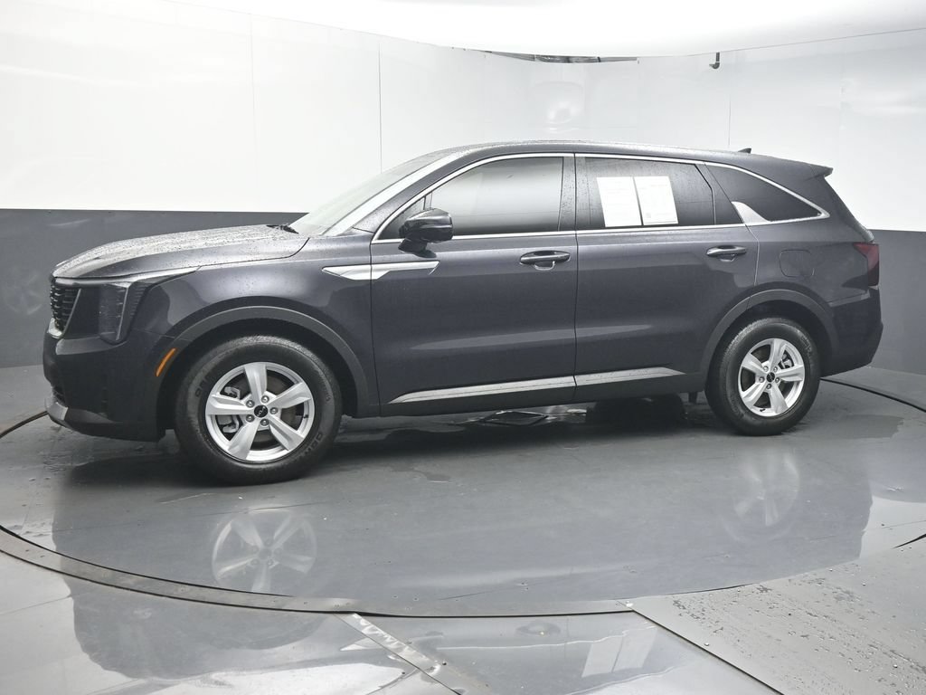 Used 2026 Kia Sorento LX FWD image 4