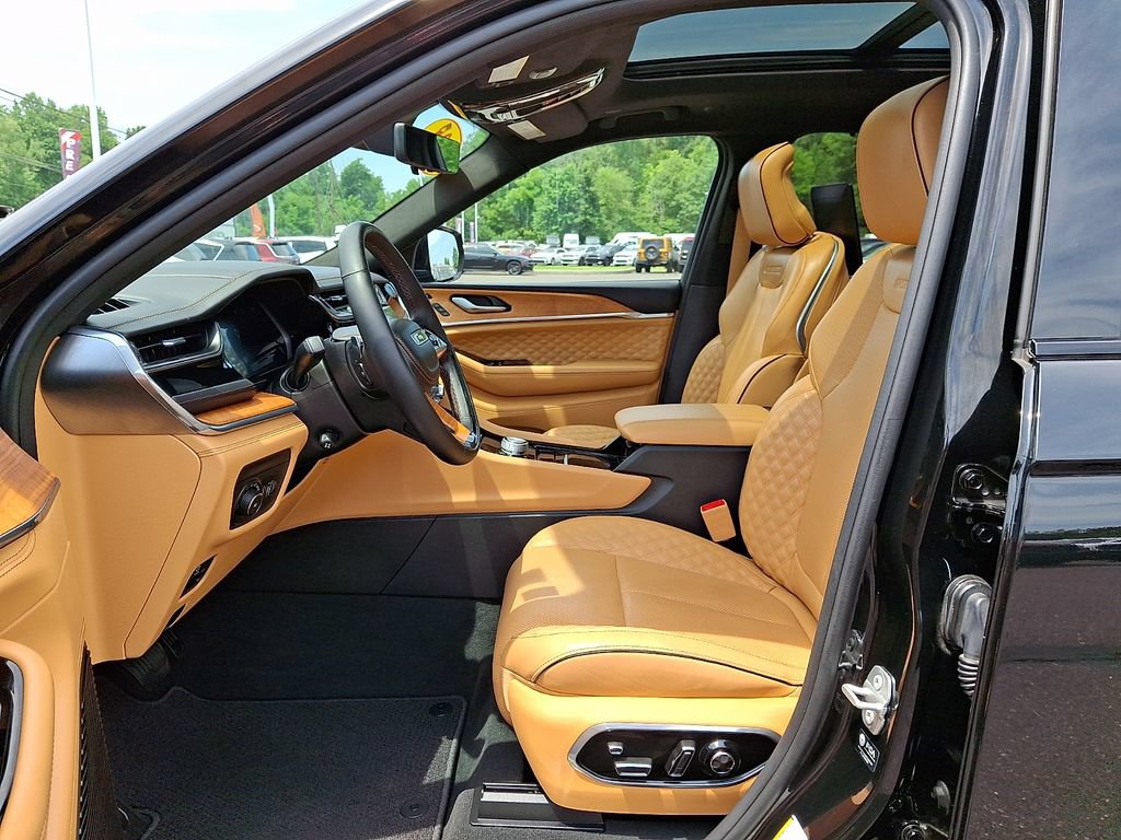 Used 2023 Jeep Grand Cherokee L Summit AWD/4WD image 14
