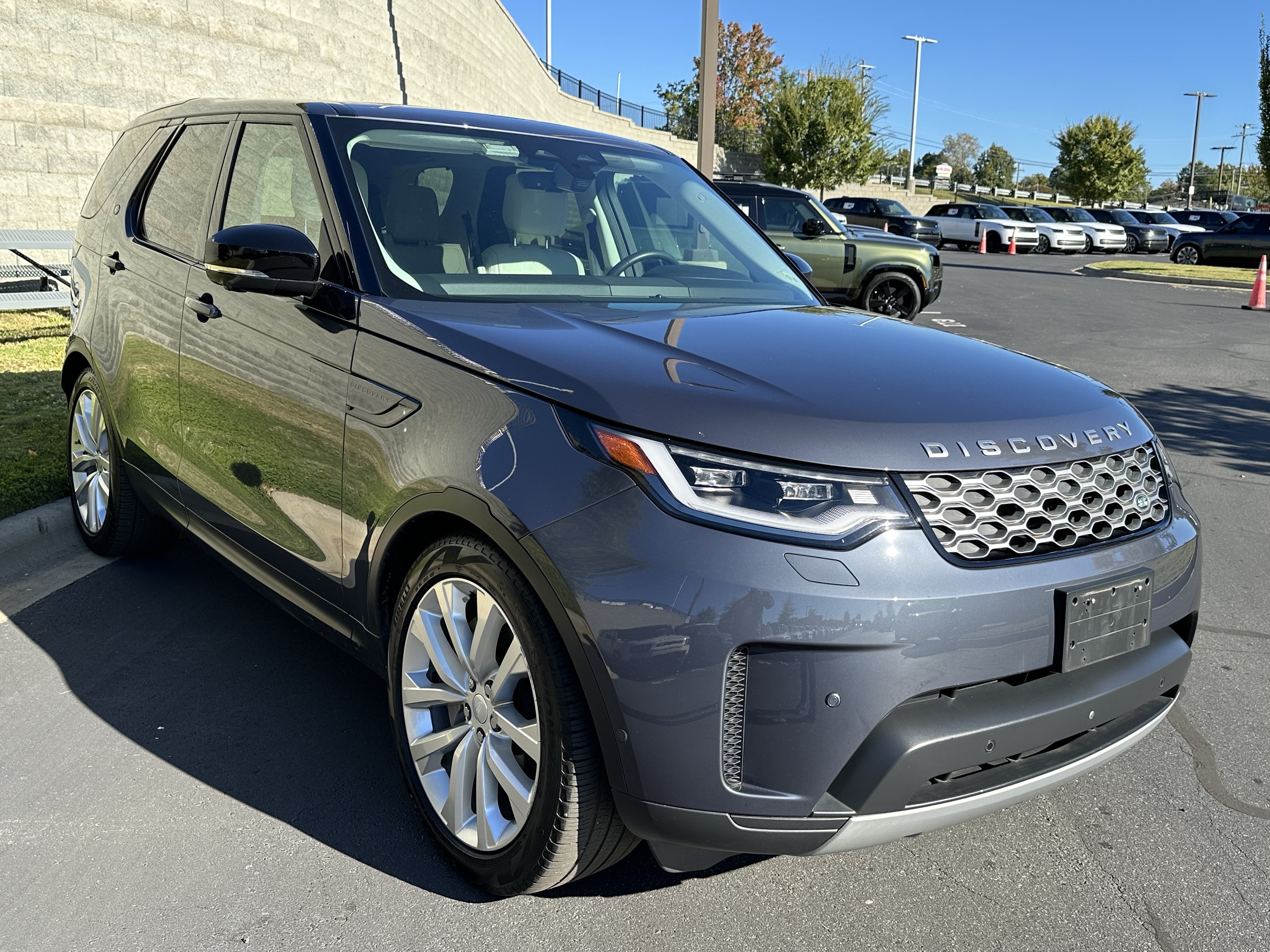 Used 2024 Land Rover Discovery S AWD/4WD image 9