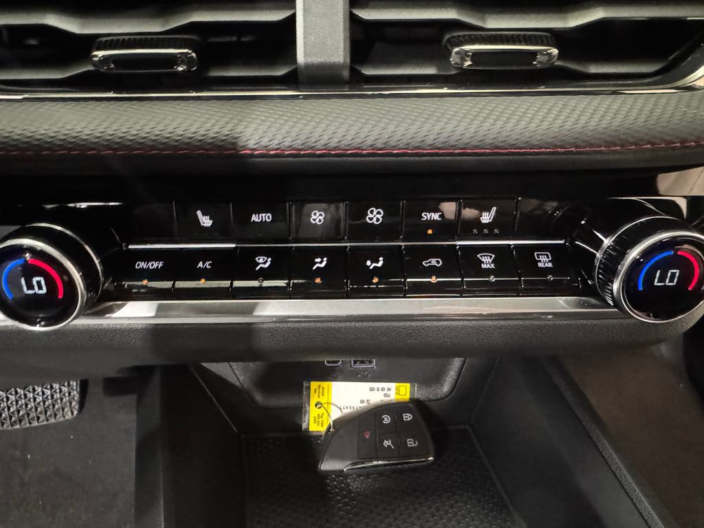 New 2027 Chevrolet Equinox RS AWD/4WD image 13