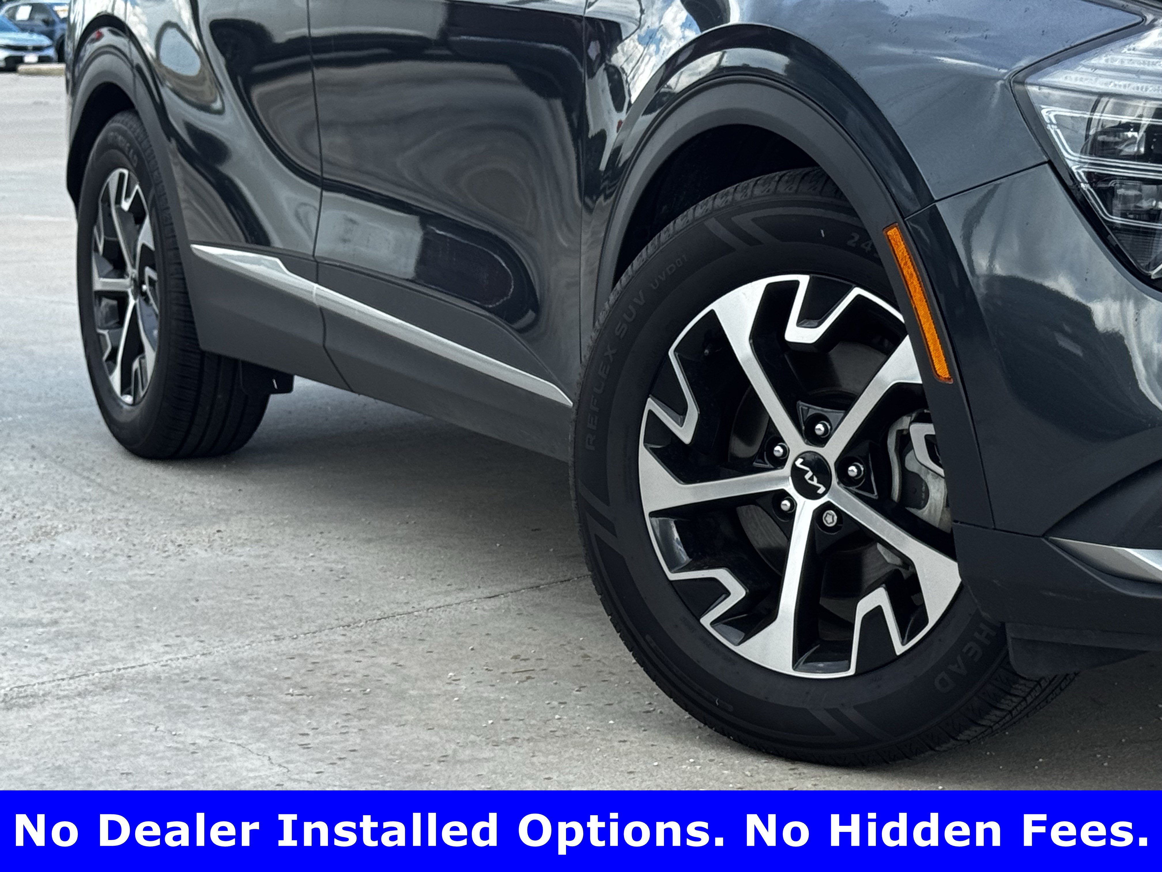 Used 2025 Kia Sportage EX FWD image 3