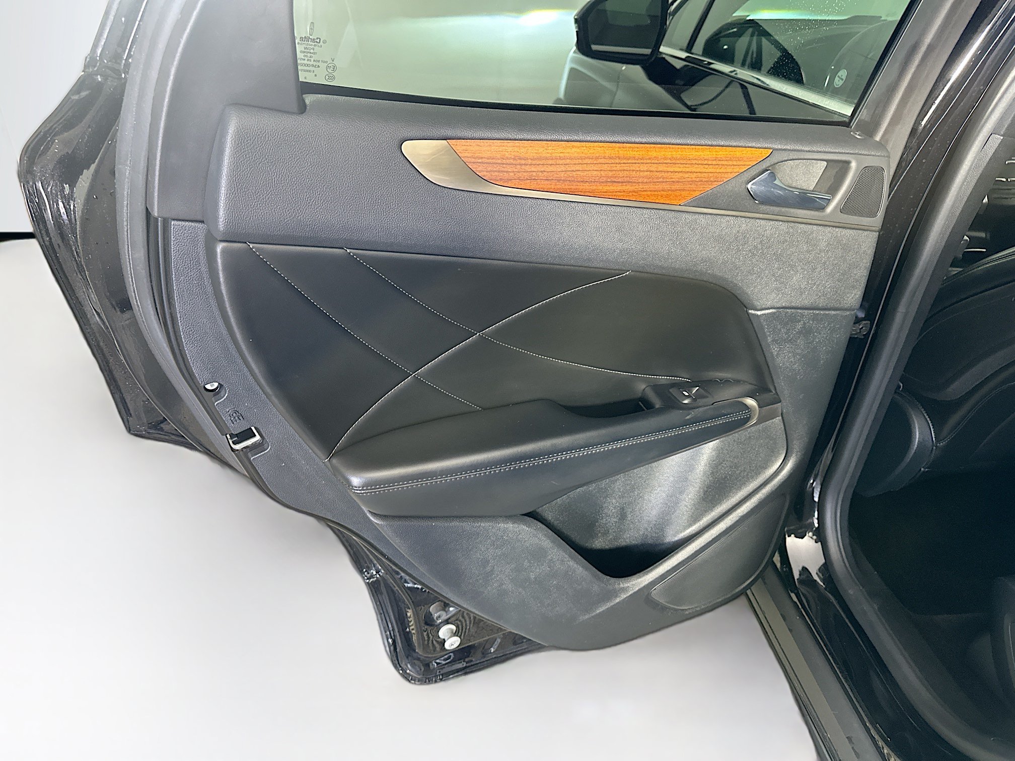 Used 2019 Lincoln MKC Reserve w/ MKC Technology Package FWD image 27