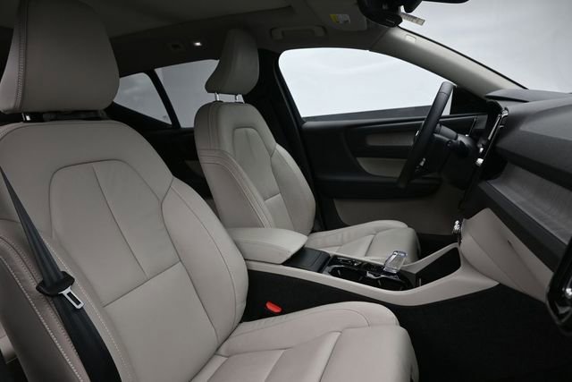 Used 2023 Volvo XC40 B5 Plus w/ Protection Package Premier AWD/4WD image 33
