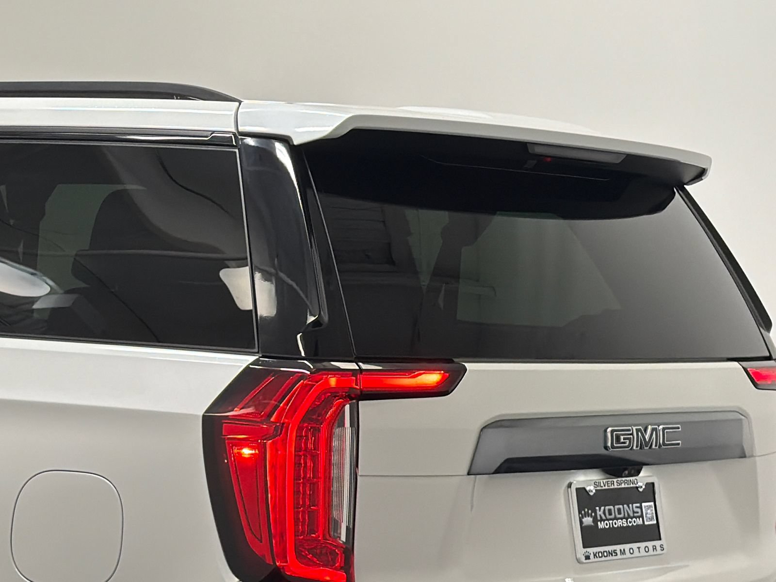 Used 2023 GMC Yukon XL Denali Ultimate AWD/4WD image 8
