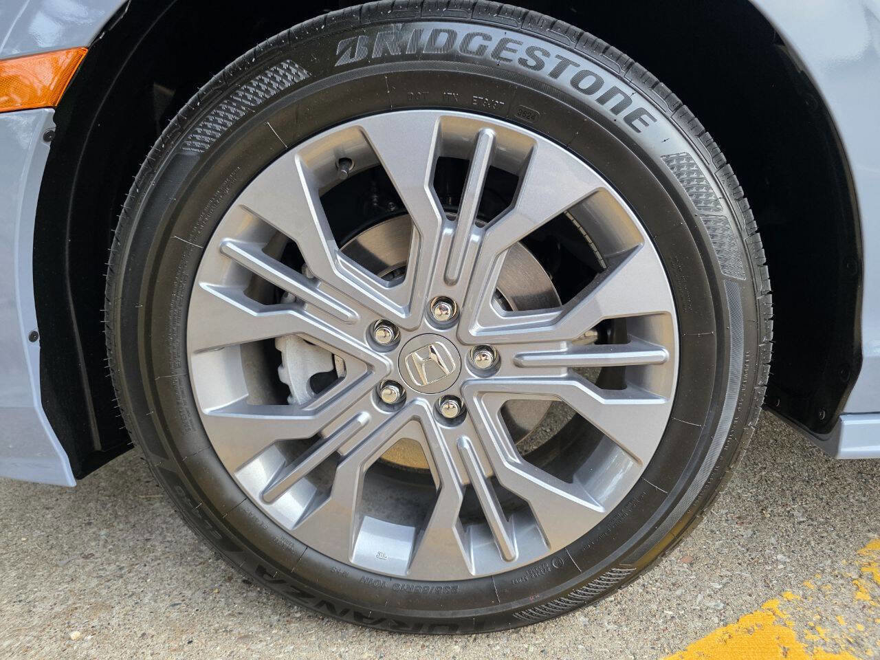 Used 2025 Honda Odyssey Touring image 29