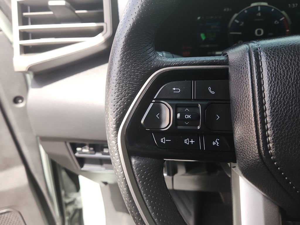 Used 2024 Toyota Tundra Limited AWD/4WD image 21