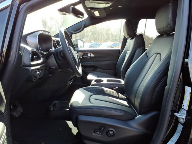 New 2026 Chrysler Pacifica Select image 13