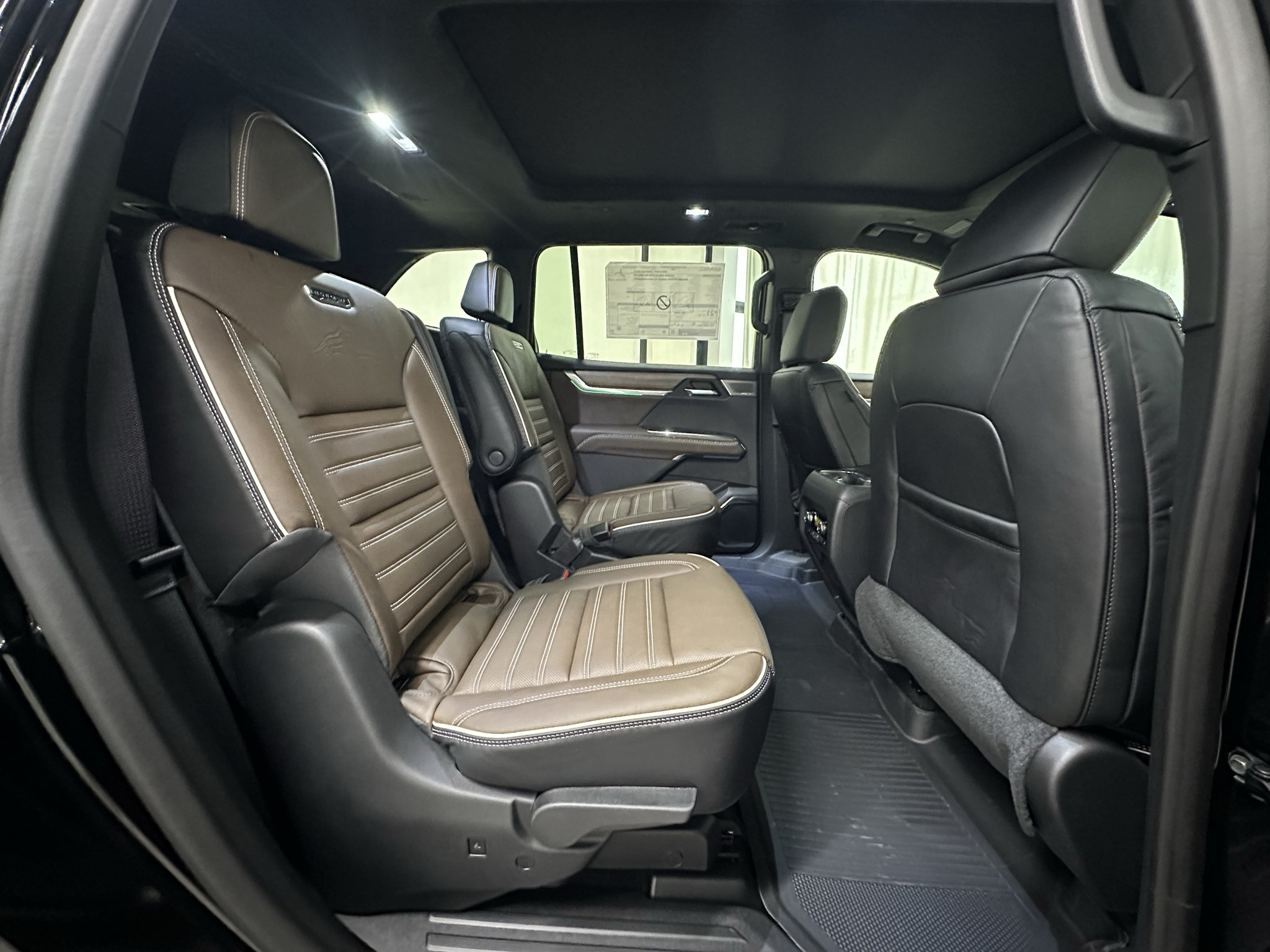 New 2027 GMC Acadia Denali Ultimate w/ LPO, Floor Liner Package AWD/4WD image 18
