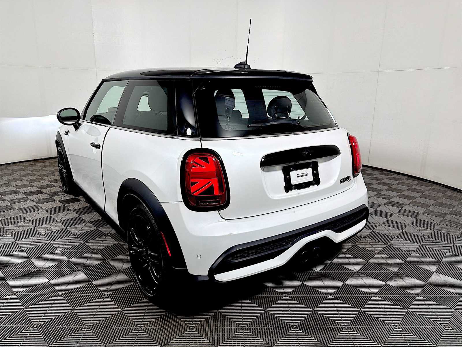 Used 2024 MINI Cooper S FWD image 5