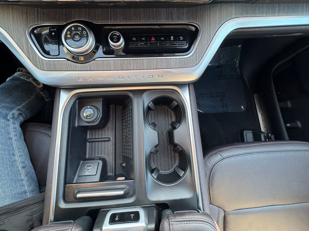 Used 2025 Ford Expedition Platinum w/ Platinum Ultimate Package image 33