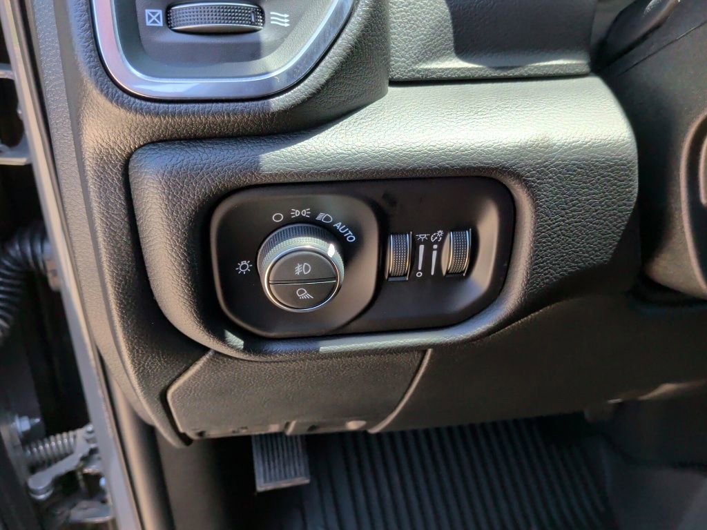 New 2026 RAM 3500 Laramie AWD/4WD image 15